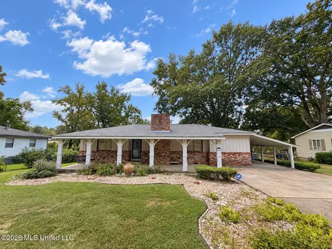 2045 Carolyn Ln, Pearl, MS 39208