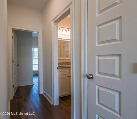 Entry Way - 8 Silverstone, Petal, MS 39465 photo 4 of 4
