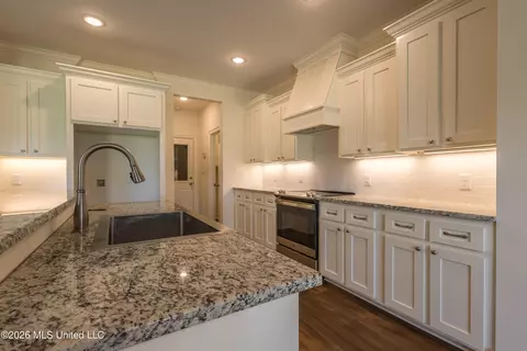 Kitchen - 8 Silverstone, Petal, MS 39465 photo 2 of 4