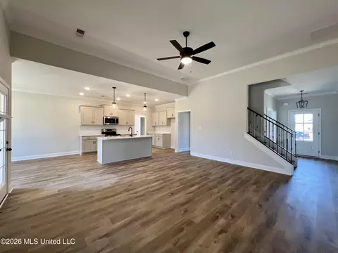 Living - 2107 Legacy Ln, Hernando, MS 38632 photo 3 of 5