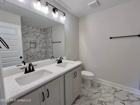 Bath - 2107 Legacy Ln, Hernando, MS 38632 photo 4 of 4