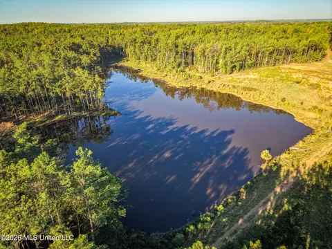 2000 Deer Creek Rd, Batesville, MS 38606