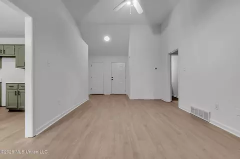 Entry Way - 6972 Fox Briar Cv, Walls, MS 38680 photo 1 of 1
