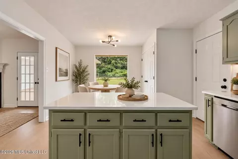 Kitchen - 6972 Fox Briar Cv, Walls, MS 38680 photo 1 of 3