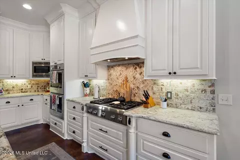 Kitchen - 317 Northaven Dr, Jackson, MS 39209 photo 3 of 3