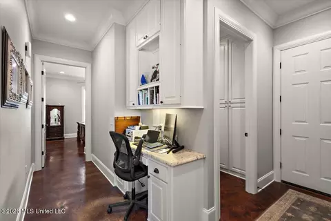 Entry Way - 317 Northaven Dr, Jackson, MS 39209 photo 4 of 5