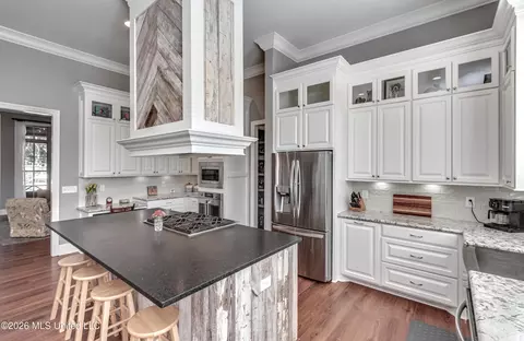 Kitchen - 103 Ridgetop Cir, Flowood, MS 39232 photo 7 of 7