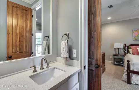 Bath - 103 Ridgetop Cir, Flowood, MS 39232 photo 8 of 10