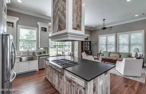 Kitchen - 103 Ridgetop Cir, Flowood, MS 39232 photo 3 of 7