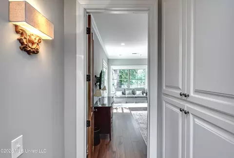 Entry Way - 103 Ridgetop Cir, Flowood, MS 39232 photo 6 of 6
