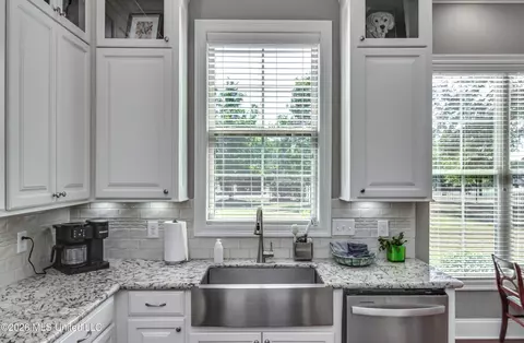 Kitchen - 103 Ridgetop Cir, Flowood, MS 39232 photo 2 of 7
