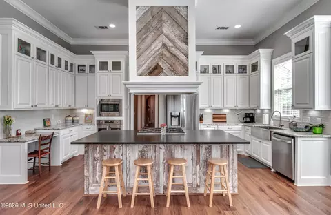 Kitchen - 103 Ridgetop Cir, Flowood, MS 39232 photo 6 of 7