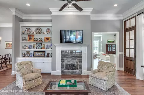 Living - 103 Ridgetop Cir, Flowood, MS 39232 photo 2 of 4