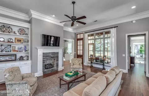 Living - 103 Ridgetop Cir, Flowood, MS 39232 photo 4 of 4