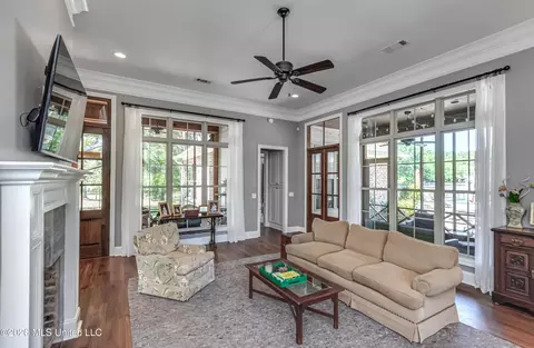 Living - 103 Ridgetop Cir, Flowood, MS 39232 photo 3 of 4