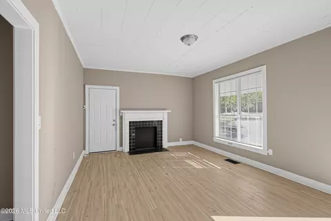 Living - 1829 East Dr, Jackson, MS 39204 photo 2 of 3