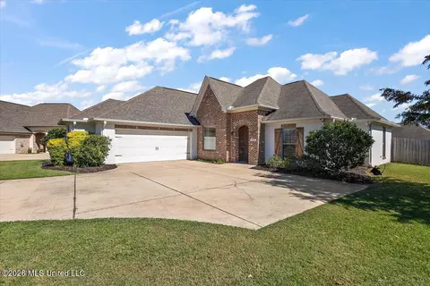 305 Logan Ct, Canton, MS 39046 photo 1