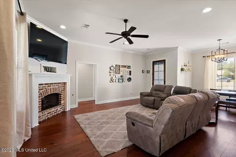 305 Logan Ct, Canton, MS 39046 photo 7