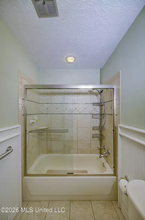 Bath - 103 Wickstead Dr, Clinton, MS 39056 photo 4 of 7