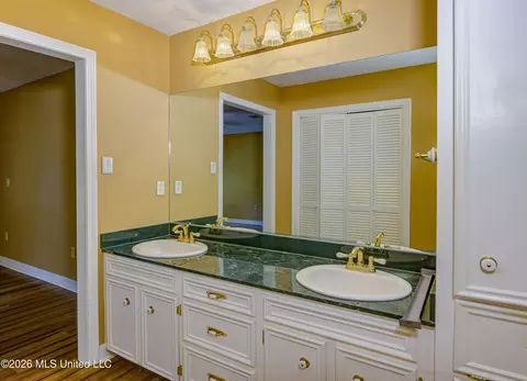 Bath - 103 Wickstead Dr, Clinton, MS 39056 photo 1 of 7