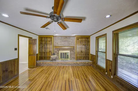 Living - 103 Wickstead Dr, Clinton, MS 39056 photo 3 of 5
