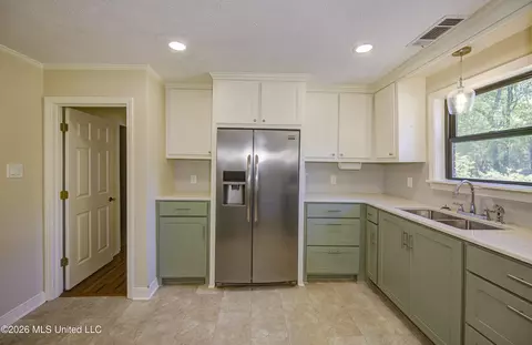 Kitchen - 103 Wickstead Dr, Clinton, MS 39056 photo 3 of 4