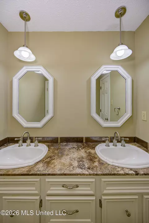 Bath - 103 Wickstead Dr, Clinton, MS 39056 photo 6 of 7