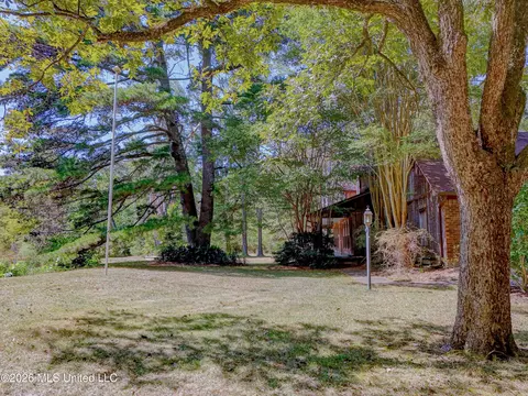 Exterior - 103 Wickstead Dr, Clinton, MS 39056 photo 3 of 7