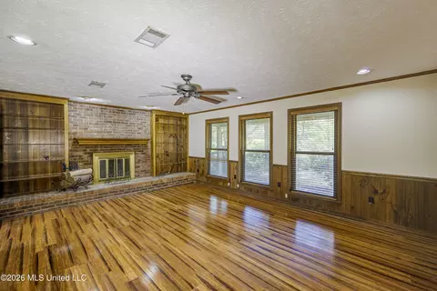 Living - 103 Wickstead Dr, Clinton, MS 39056 photo 2 of 5