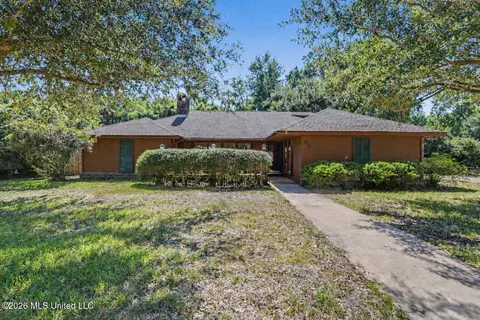 610 Sunset Dr, Bay Saint Louis, MS 39520