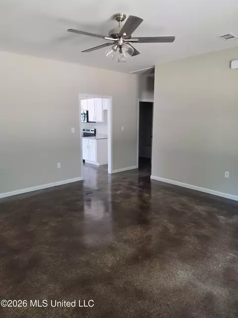 Living - 127 Ridge Rd, Sarah, MS 38665 photo 1 of 2