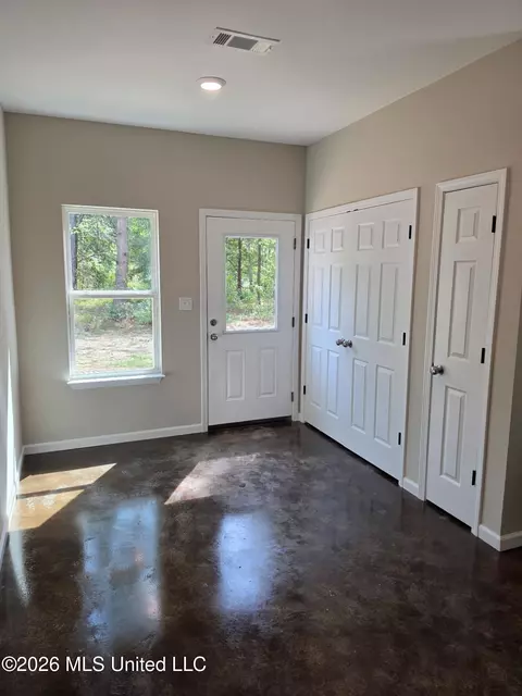 Entry Way - 127 Ridge Rd, Sarah, MS 38665 photo 2 of 2