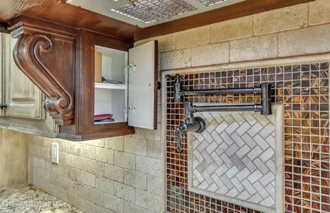 Kitchen - 143 Glen Arbor Ct, Brandon, MS 39042 photo 8 of 8