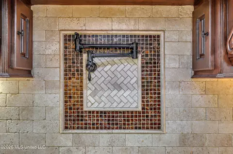 Kitchen - 143 Glen Arbor Ct, Brandon, MS 39042 photo 7 of 8