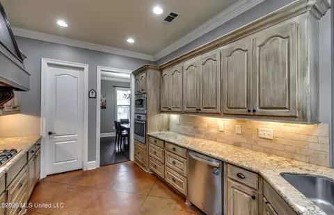 Entry Way - 143 Glen Arbor Ct, Brandon, MS 39042 photo 4 of 8