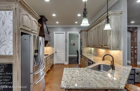 Kitchen - 143 Glen Arbor Ct, Brandon, MS 39042 photo 2 of 8