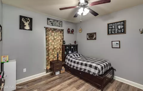 Bedroom - 143 Glen Arbor Ct, Brandon, MS 39042 photo 7 of 9