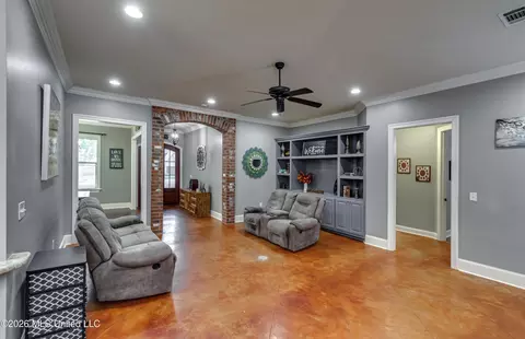 Entry Way - 143 Glen Arbor Ct, Brandon, MS 39042 photo 3 of 8