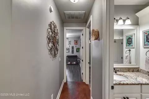 Entry Way - 143 Glen Arbor Ct, Brandon, MS 39042 photo 8 of 8
