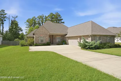 125 Freeland Ln, Clinton, MS 39056