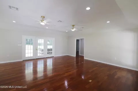 Living - 1138 Weaver Rd, Mccomb, MS 39648 photo 2 of 2
