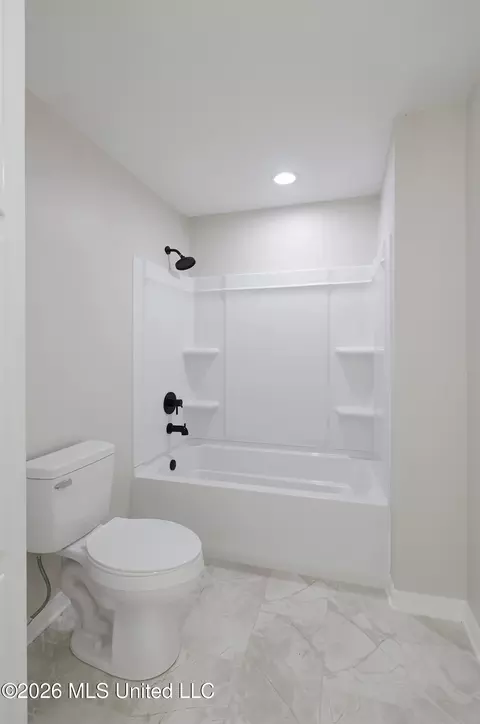 Bath - 1138 Weaver Rd, Mccomb, MS 39648 photo 3 of 4