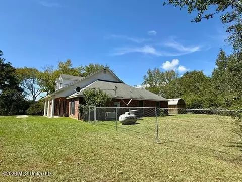 Exterior - 1409 Matthews Rd, Gloster, MS 39638 photo 4 of 5