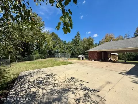 Exterior - 1409 Matthews Rd, Gloster, MS 39638 photo 2 of 5