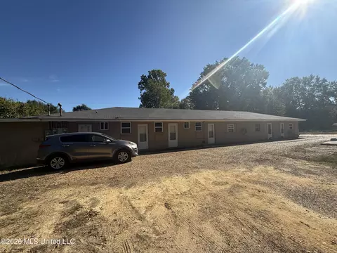 302 Martin Luther King Dr, Mccomb, MS 39648