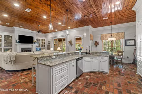 Kitchen - 176 Big Hill Rd, Sumrall, MS 39482 photo 4 of 5