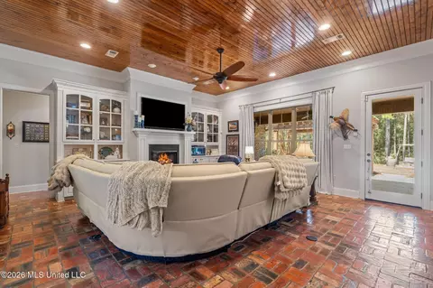 Living - 176 Big Hill Rd, Sumrall, MS 39482 photo 1 of 2