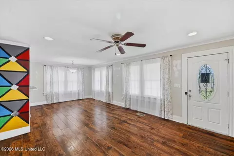 Living - 106 3rd Avenue Southwest Ave, Magee, MS 39111 photo 2 of 4