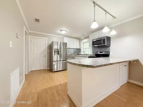 Kitchen - 645 Zetus Rd, Brookhaven, MS 39601 photo 2 of 4