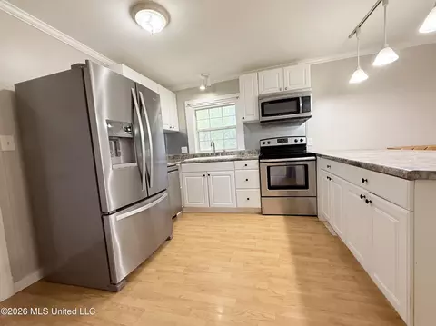 Kitchen - 645 Zetus Rd, Brookhaven, MS 39601 photo 3 of 4